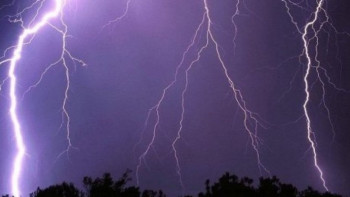 Фотография к новости: Ақтөбеде найзағай түсіп құлаған жігіт ауруханада жатыр