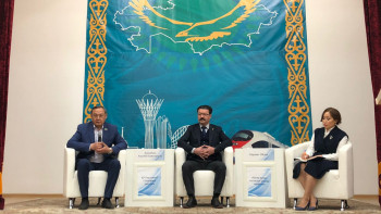 Фотография к новости: Өзгерістерді енгізу үшін алдымен темірқазығымызды түзеу керек – Ақылбек Күрішбаев Ата заң туралы