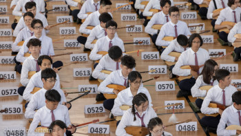 Фотография к новости: Физика-математика бағытында оқитын мың бала бір сәтте домбыра шертті