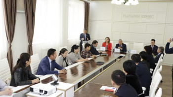 Фотография к новости: Сенаторлар референдумның маңыздылығын түсіндірді