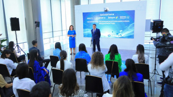 Фотография к новости: Телевизия мамандарына арналған тұңғыш медиамектепті алғашқы түлектер аяқтады