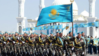 Фотография к новости: Әскерилер өмірі: Бітімгерлер, оқ-дәрі қоймалары мен техника және әскери әйелдер