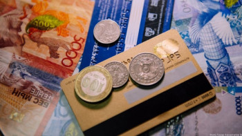 Фотография к новости: Шымкентте қылмыстық топ ұрланған ақшаны аударуға арналған карта ашқандарға ақы берген