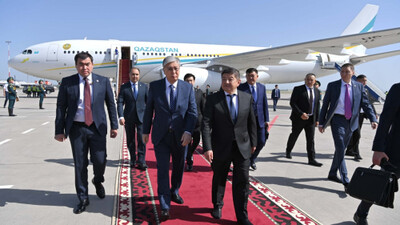 Мемлекет басшысы Қырғызстанға ресми сапармен барды