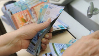 Фотография к новости: 320 мыңнан 531 мың теңгеге дейін: Дәрігерлер мен мұғалімдердің жалақысы өседі