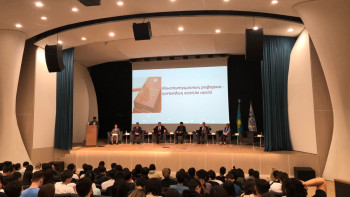 Фотография к новости: Профессор:  Конституциялық өзгерістердің ең іргелісі – жер мәселесі 