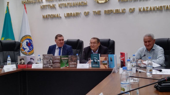 Фотография к новости: Архивтегі құпия  құжаттар 50 жылдан кейін ашылу керек – жазушы