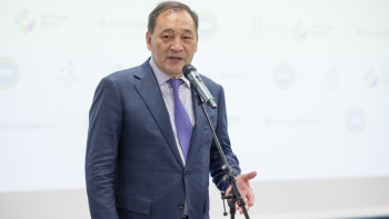 Фотография к новости: Қазақстанның атын әлемге таныттыңыздар – Тоғжанов оқушыларды құттықтады