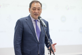 Фотография к новости: Қазақстанның атын әлемге таныттыңыздар – Тоғжанов оқушыларды құттықтады