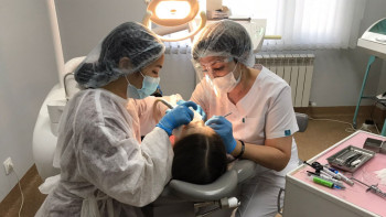 Фотография к новости: Баланы жеке стоматология клиникасына тегін қаратуға болады