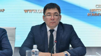 Фотография к новости: Адамзат тәрбие арқылы мәдениетті насихаттайды. Дәуешов сахнада әдепсіздік көрсеткендер туралы айтты