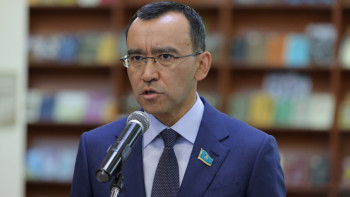 Фотография к новости: Әшімбаевтың 18-ге толған қызы алғаш рет дауыс берді