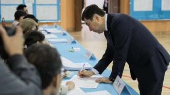 Фотография к новости: Референдум. Ерлан Қошанов өз таңдауын жасады