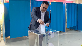 Фотография к новости: Дауыс беру үшін кезекте тұрдым - саясаттанушы