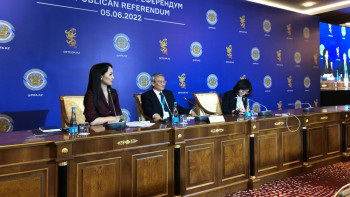 Фотография к новости: Халықтың белсендігі тәнті етті. ШЫҰ Бас хатшысы референдумға жоғары баға берді