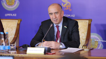 Фотография к новости: Референдумға ҰҚШҰ ПА өкілдері бақылаушы ретінде қатысып жатыр