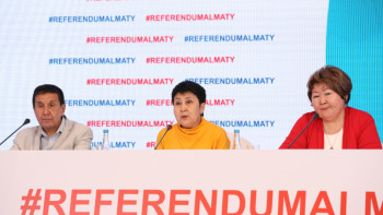 Фотография к новости: Алматы тұрғындары дауыс беруге отбасыларымен келіп жатыр