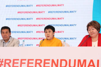 Фотография к новости: Алматы тұрғындары дауыс беруге отбасыларымен келіп жатыр