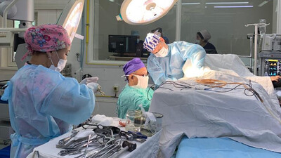 Алматы дәрігерлері омыртқаның кеуде тұсындағы жарыққа микрохирургиялық ота жасады