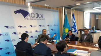 Фотография к новости: Референдумның бүгінгі нәтижесіне «Ақ жол» партиясының да үлесі бар – Перуашев