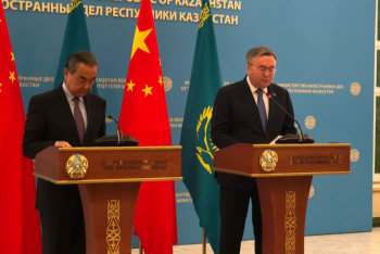 Фотография к новости: Тілеуберді Қытай сыртқы істер министрімен қандай мәселелерді талқылағанын айтты