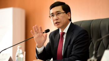 Фотография к новости: Асхат Аймағамбетов: Бала мектепке келгенде оны директор қарсы алуы керек