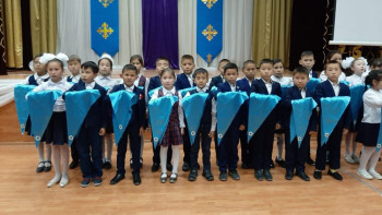 Фотография к новости: Жаңа оқу жылынан бастап оқушылар дүйсенбі сайын Әнұранды шырқайды