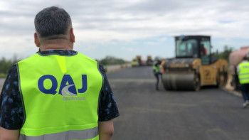 Фотография к новости: Жол үстінде жолаушы. Ақтөбе облысында қандай жолдар жөнделіп жатыр?