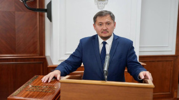 Фотография к новости: Министр Саясат Нұрбек салтанатты түрде ант берді