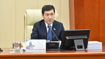 Фотография к новости: Депутаттар өз балаларын қайда оқытатыны туралы халыққа айтуы керек – Қошанов