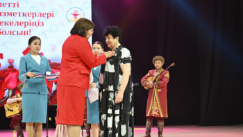 Фотография к новости: Ақтөбе облысында медицина қызметкерлері марапатталды