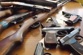 Фотография к новости: Қылмыскерлердің қолында әлі 2 мыңнан астам қару бар – ІІМ