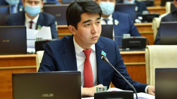 Фотография к новости: Жас депутат «сақалды» құрылыстардың мәселесін көтерді