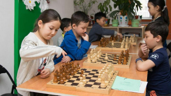 Фотография к новости: Елімізде 500 мыңға жуық бала тегін үйірме мен секцияға қатысып жүр – Дәурен Абаев