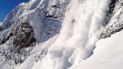 ШҚО-дағы Белуха тауында қар көшкіні жүріп, 2 альпинист қаза тапты