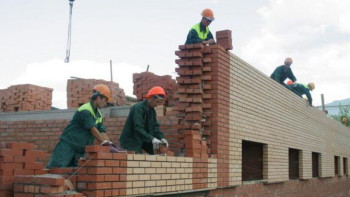 Фотография к новости: Жылына 10-15 мектеп салуды көздеп отырмыз – Алтай Көлгінов