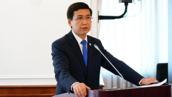 Фотография к новости: Бұл – заңсыздық. Аймағамбетов бар сағатты мұғалімдерге бөліп беру мәселесін көтерді