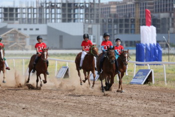 Фотография к новости: «Елорда бәйгесі». 7 шақырымда жүлде алған құнандар