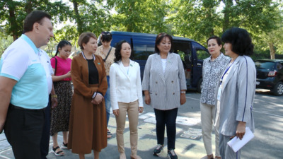 Мәжіліс депутаттары Ақсудағы мектептің жөнделу барысымен танысты