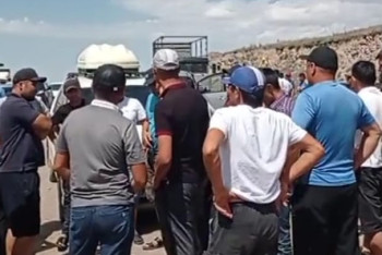 Фотография к новости: Райымбек пен Кеген ауданының халқы наразылыққа шықты