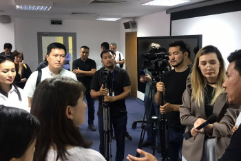 Назарбаев мектебіндегі наразылық: Не үшін қазақ сыныптарына көбірек грант берілмейді?