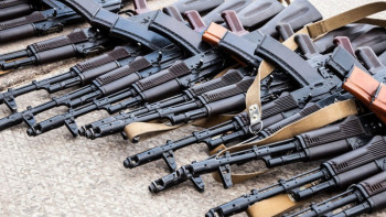 Фотография к новости: Қаңтар оқиғасы. Қылмыскерлер резиденциядан 130 қаруды ұрлап кеткен