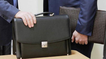 Фотография к новости: «Ешқайда кеткілері келмейді». Заңгер жастарға жол бергісі келмейтін ескі кадрлар туралы айтты