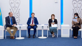 Фотография к новости: Конституцияға енген өзгерістерді түсіндіретін кітап шықты