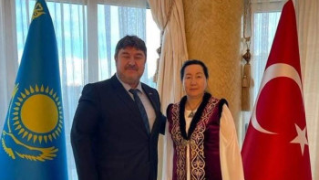 Фотография к новости: Түрік жазушысы «Қасірет пен тағдыр» дилогиясын қолдады