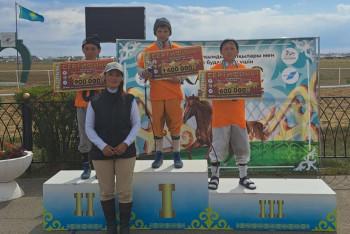 Фотография к новости: Бәйгені бермеген Қадырбектің қос аты