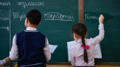 Алматы мен СҚО-да 200 мыңнан астам оқушы бес күндік оқуға көшеді