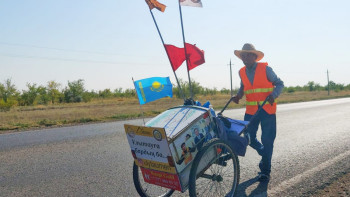 Фотография к новости: Жаяу саяхатшы Орал қаласына жетті