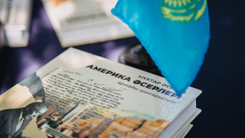 Фотография к новости: Мұхтар Әуезовтің Америкаға сапары туралы кітабы қазақ және ағылшын тілдерінде жарық көрді