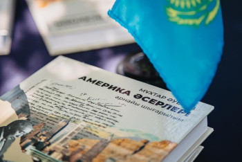 Фотография к новости: Мұхтар Әуезовтің Америкаға сапары туралы кітабы қазақ және ағылшын тілдерінде жарық көрді
